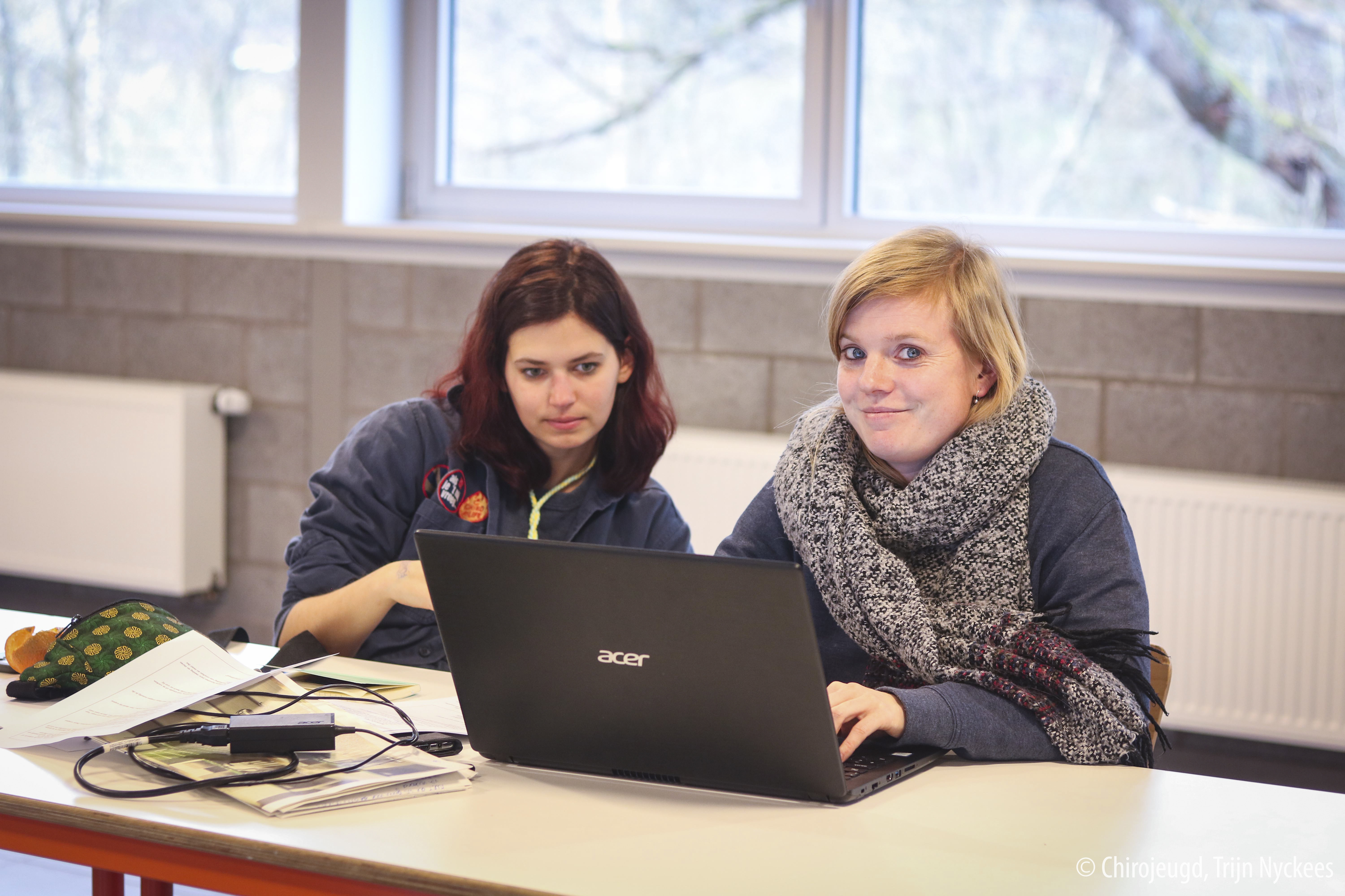 vrouwen, chiro, laptop, binnen