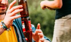 Afbeelding sixpack en brochure A&D
