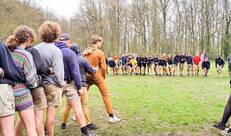 Het spelletje onder de benen