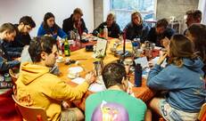 Vergaderen rond de tafel