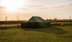 Tent op het kampterrein