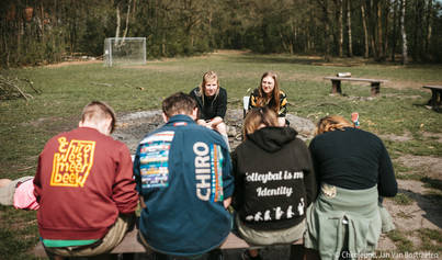 Groep zit samen tijdens vorming
