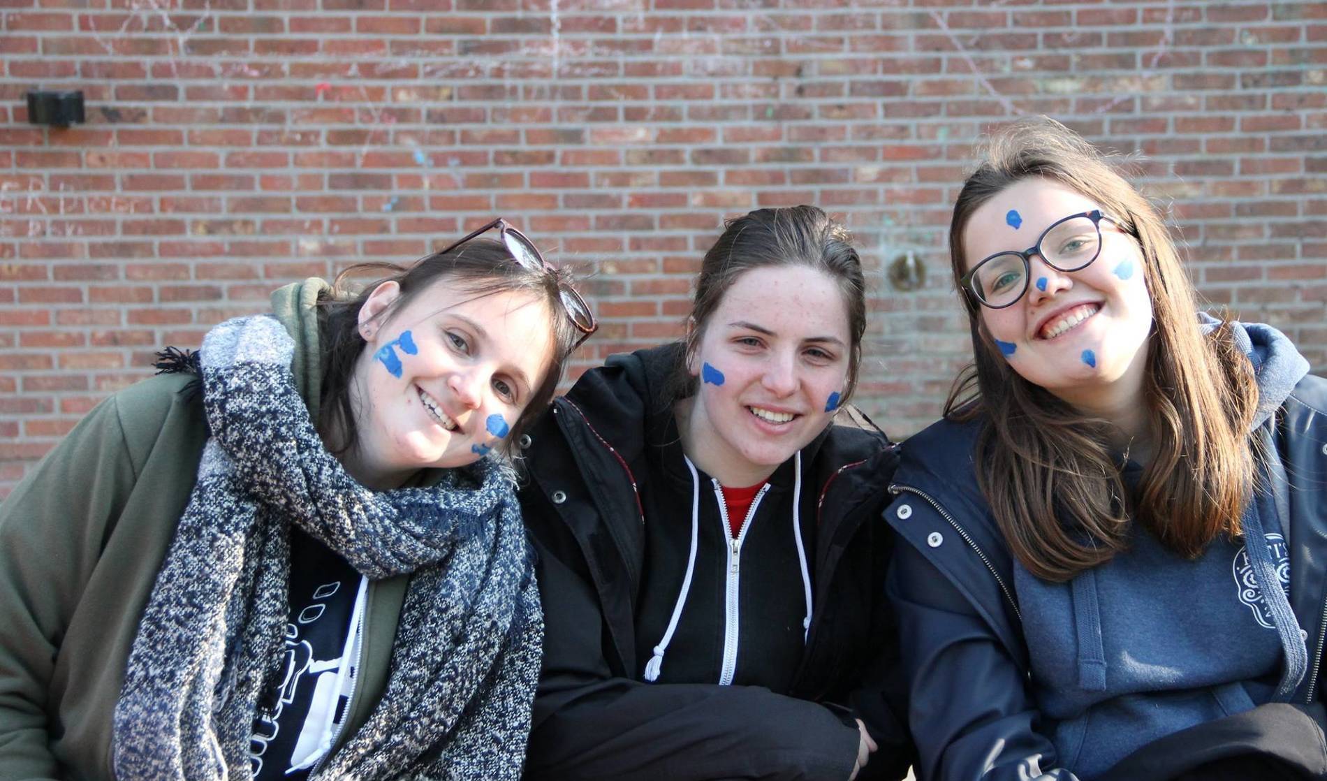 Drie Chiromeisjes op Accu