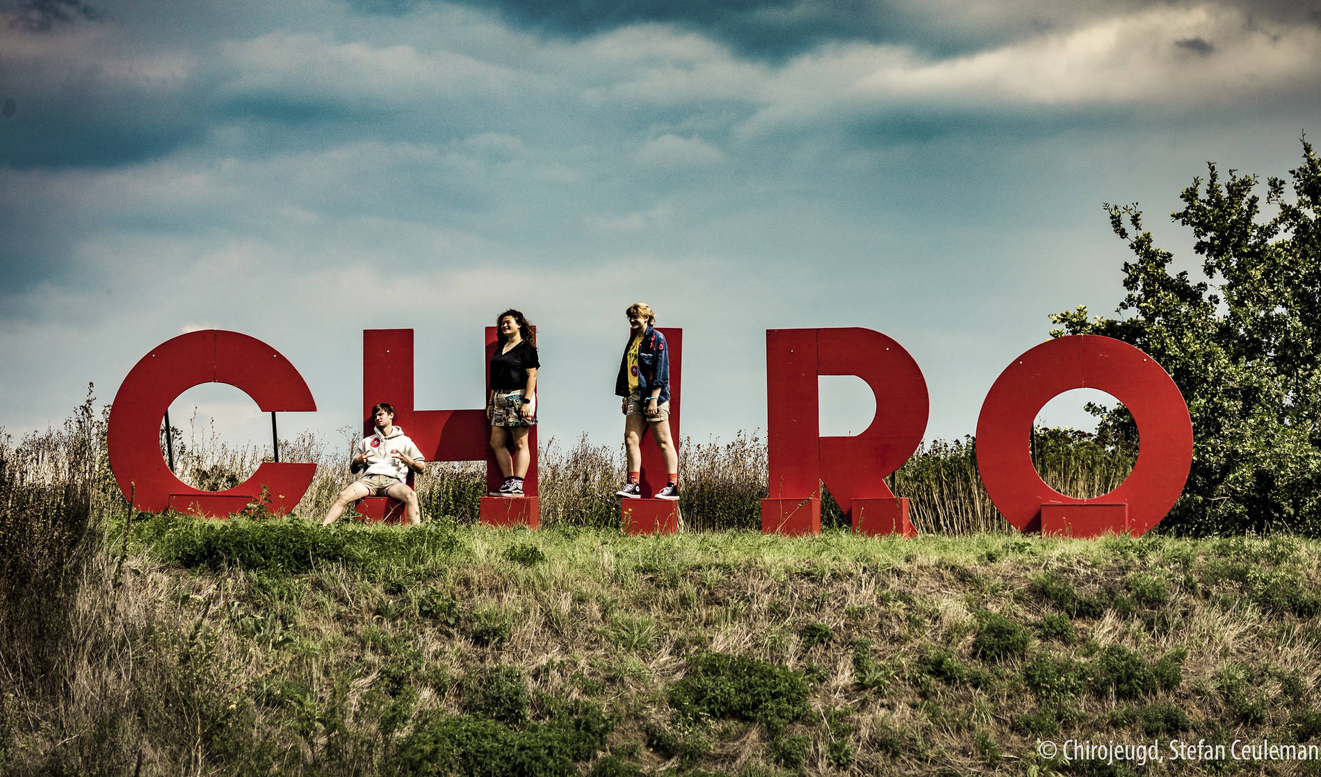 Leiding bij Chirologo