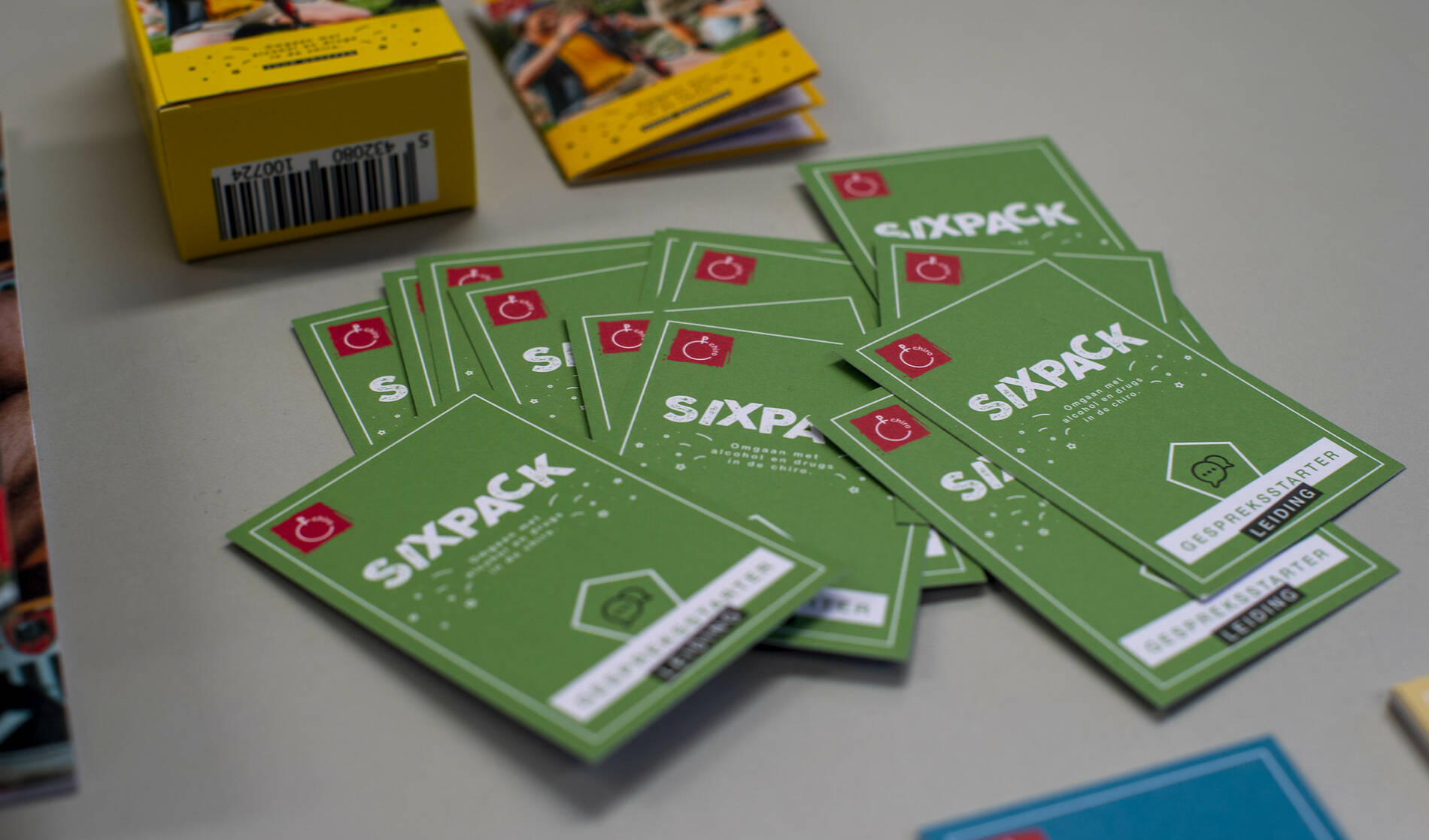 Sixpack kaartspel uit verpakking