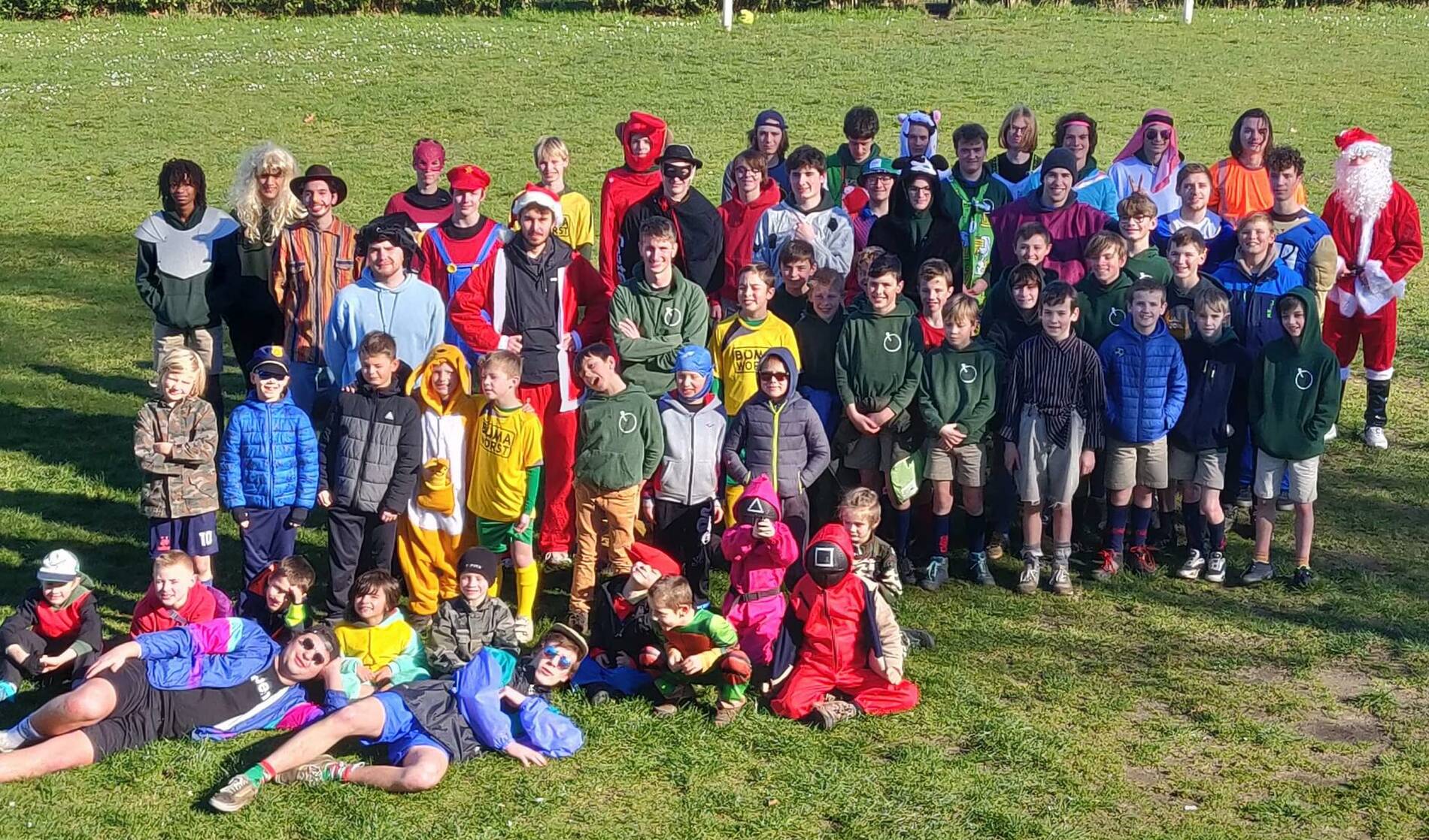 Groep, jongens, kleuren, gras