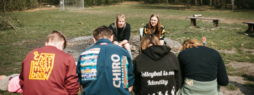 Groep zit samen tijdens vorming