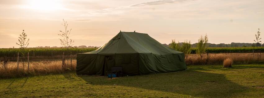 Tent op het kampterrein