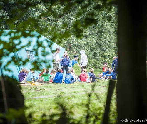 Chiroleden bezinnen aan hun bivaktent