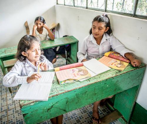 kindjes in de klas in de derde wereld