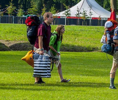 Leiding met valiezen