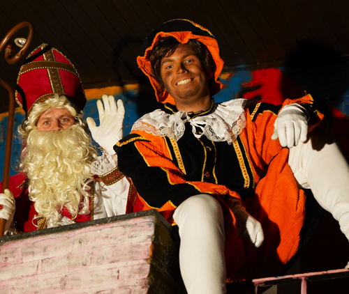 Sint en Piet op het dak