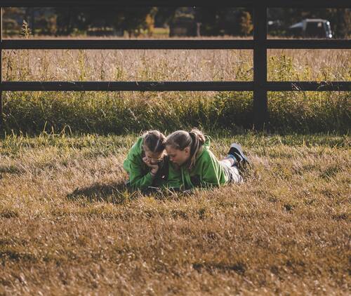 babbelen, gras, zomer