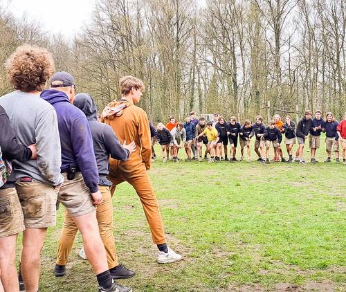Het spelletje onder de benen