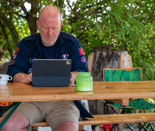 VB die bivakadministratie behandeld